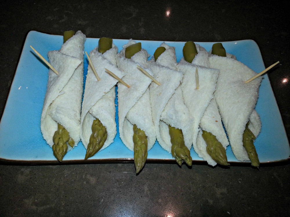 Asparagus rolls